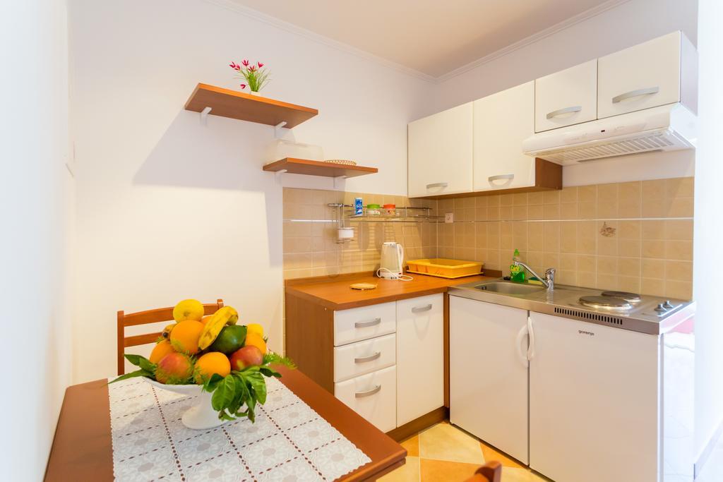 Apartments Slavica Помена Номер фото