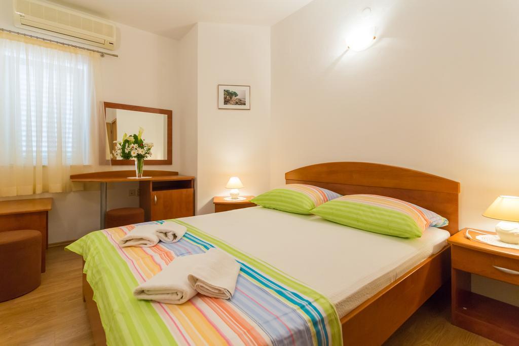 Apartments Slavica Помена Экстерьер фото