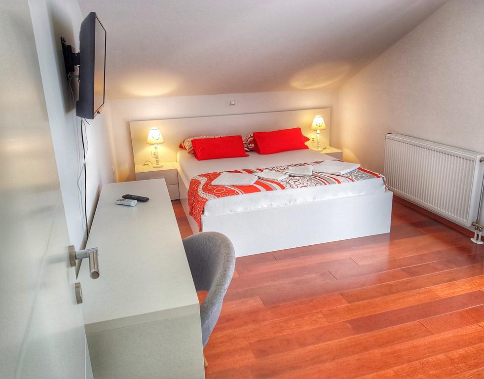 Apartments Slavica Помена Экстерьер фото